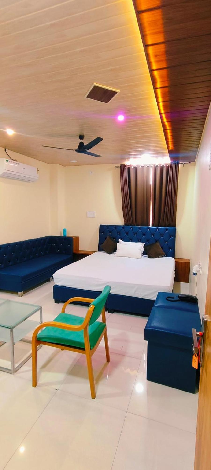 Shri Shiv Ganga Bhakt Niwas Hotel Ujjain Ngoại thất bức ảnh