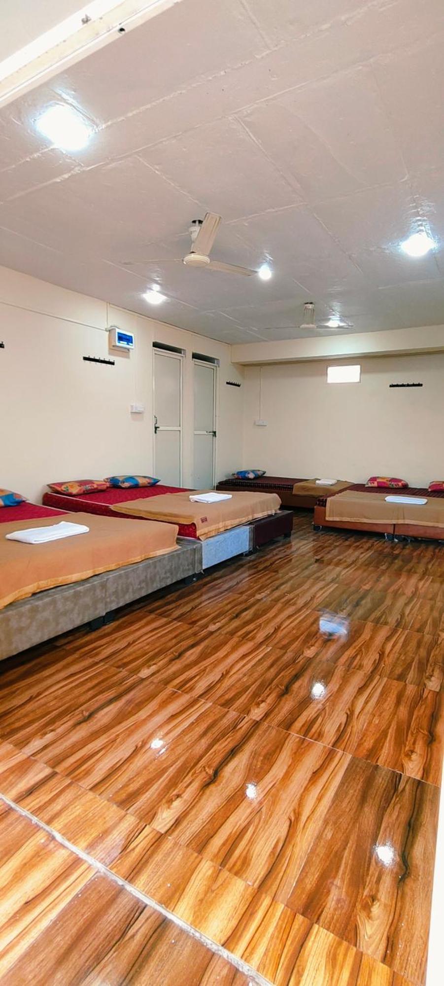 Shri Shiv Ganga Bhakt Niwas Hotel Ujjain Ngoại thất bức ảnh