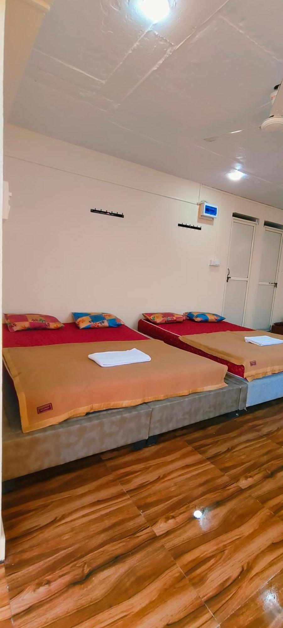 Shri Shiv Ganga Bhakt Niwas Hotel Ujjain Ngoại thất bức ảnh