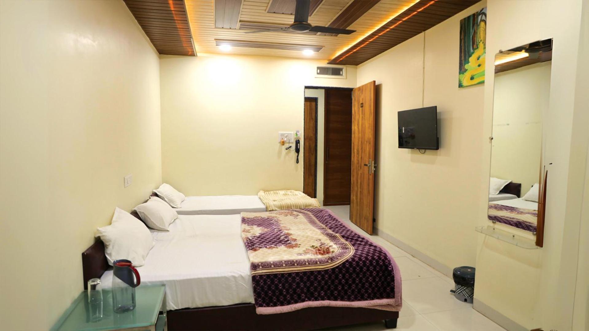 Shri Shiv Ganga Bhakt Niwas Hotel Ujjain Ngoại thất bức ảnh