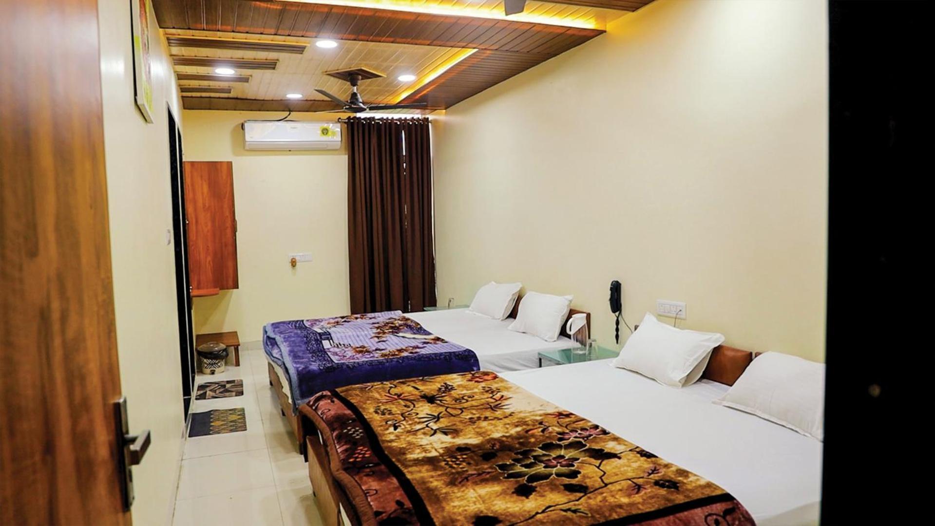 Shri Shiv Ganga Bhakt Niwas Hotel Ujjain Ngoại thất bức ảnh