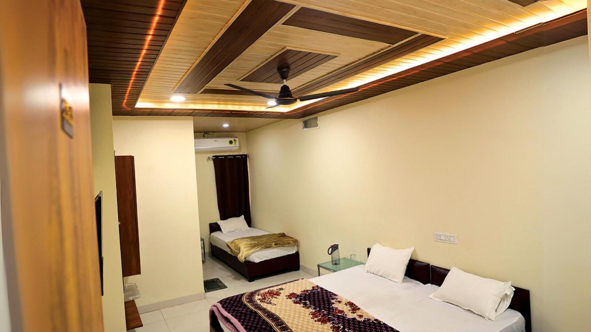 Shri Shiv Ganga Bhakt Niwas Hotel Ujjain Ngoại thất bức ảnh