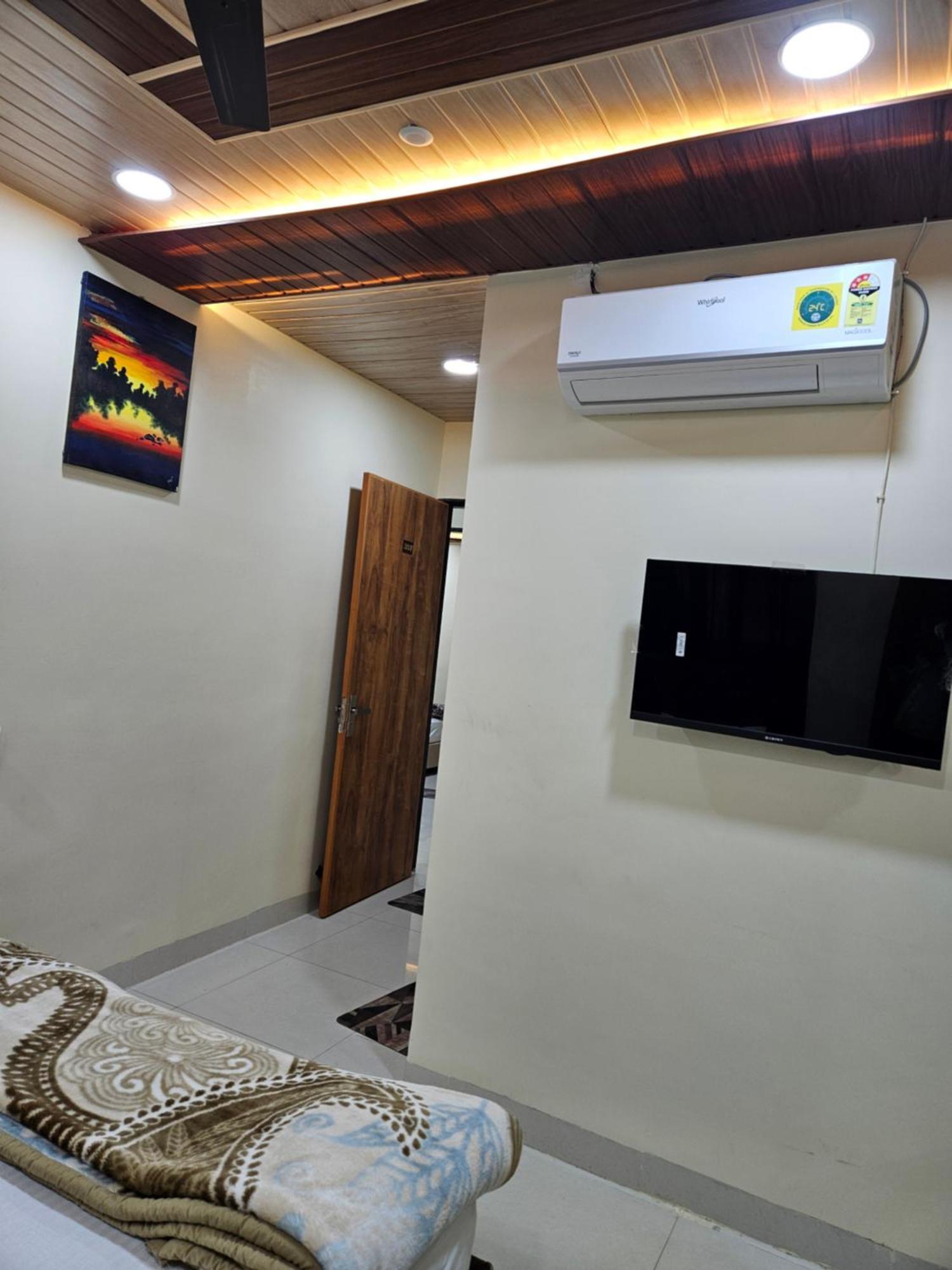 Shri Shiv Ganga Bhakt Niwas Hotel Ujjain Ngoại thất bức ảnh