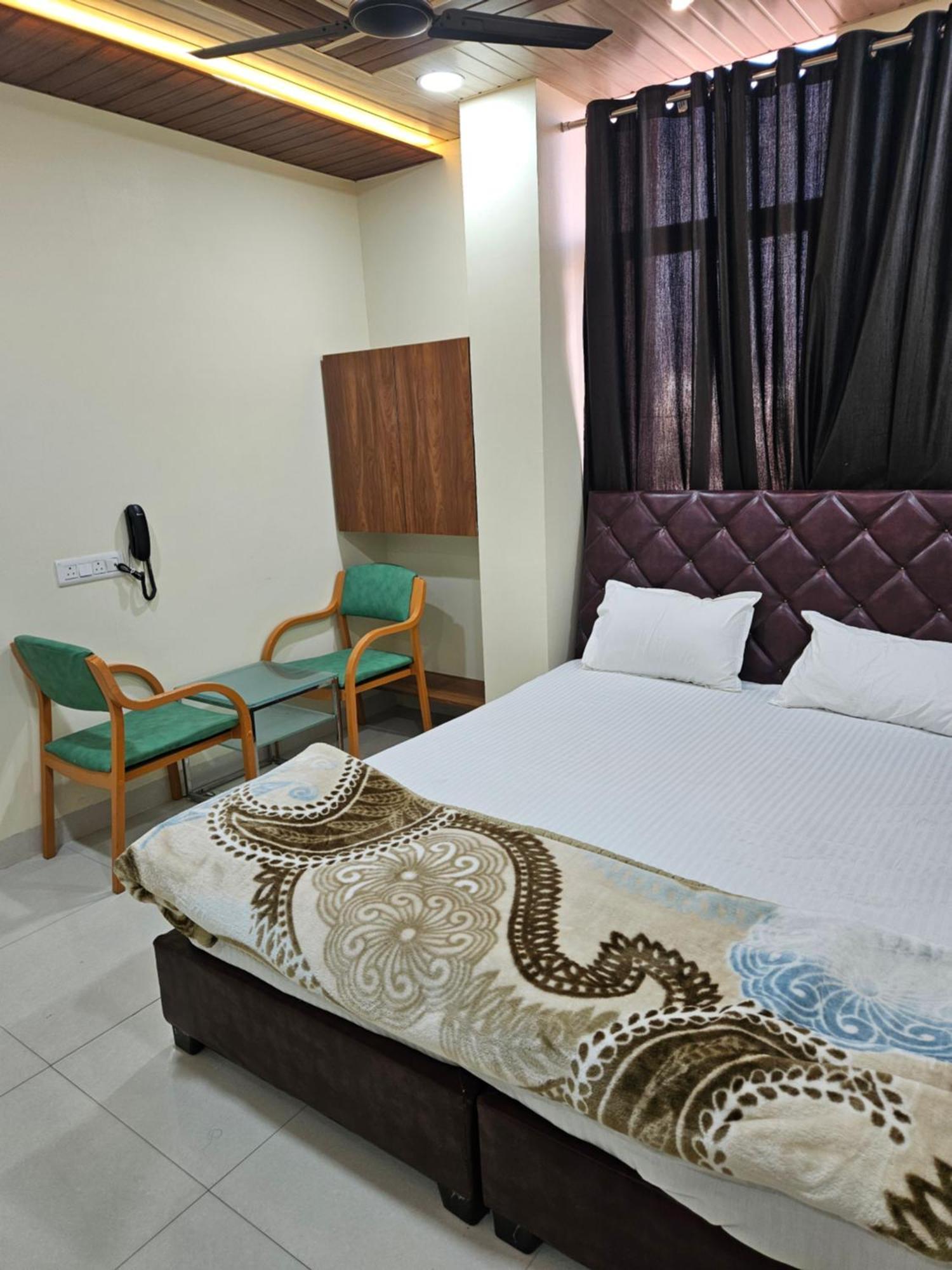 Shri Shiv Ganga Bhakt Niwas Hotel Ujjain Ngoại thất bức ảnh