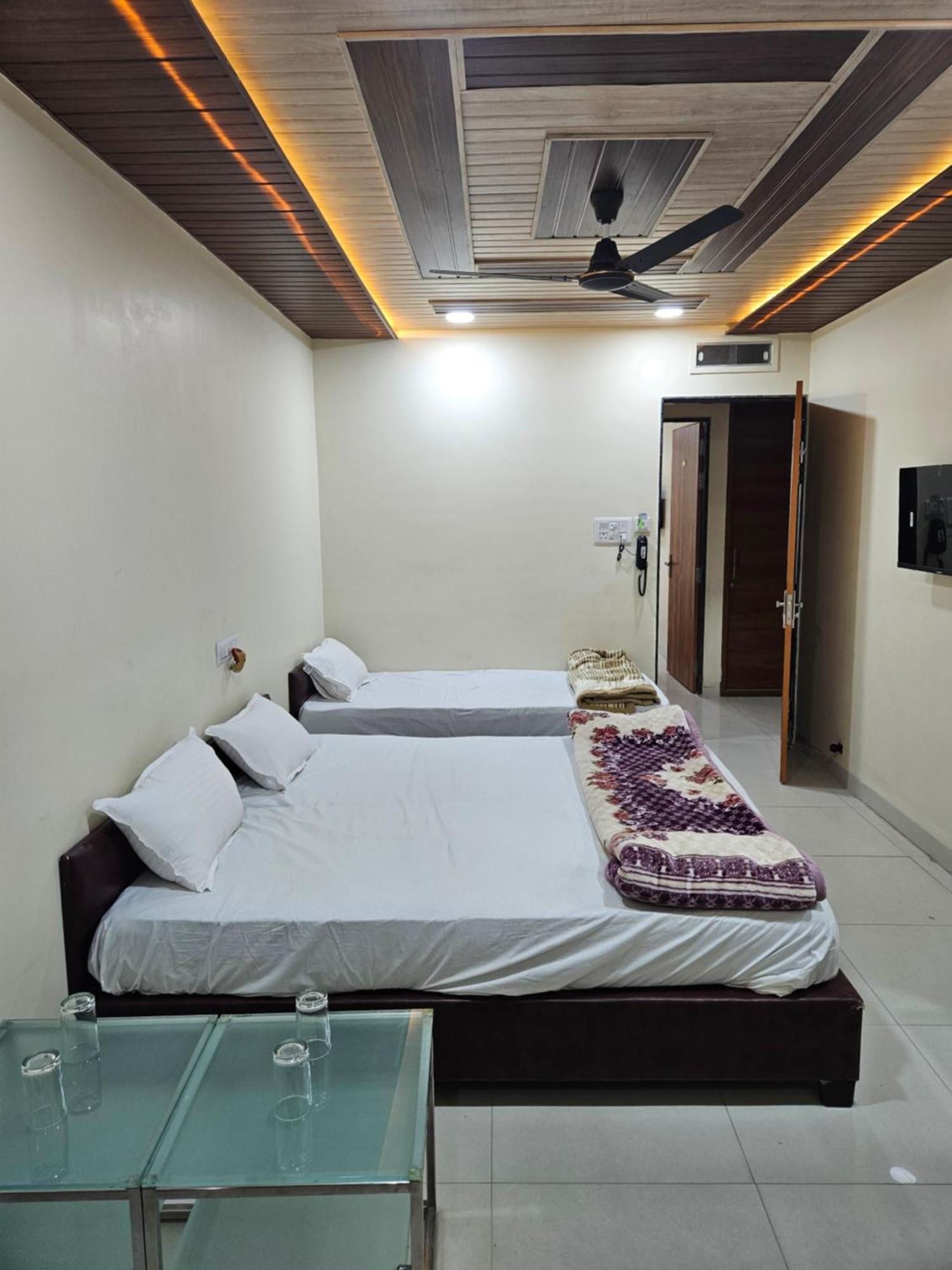 Shri Shiv Ganga Bhakt Niwas Hotel Ujjain Ngoại thất bức ảnh