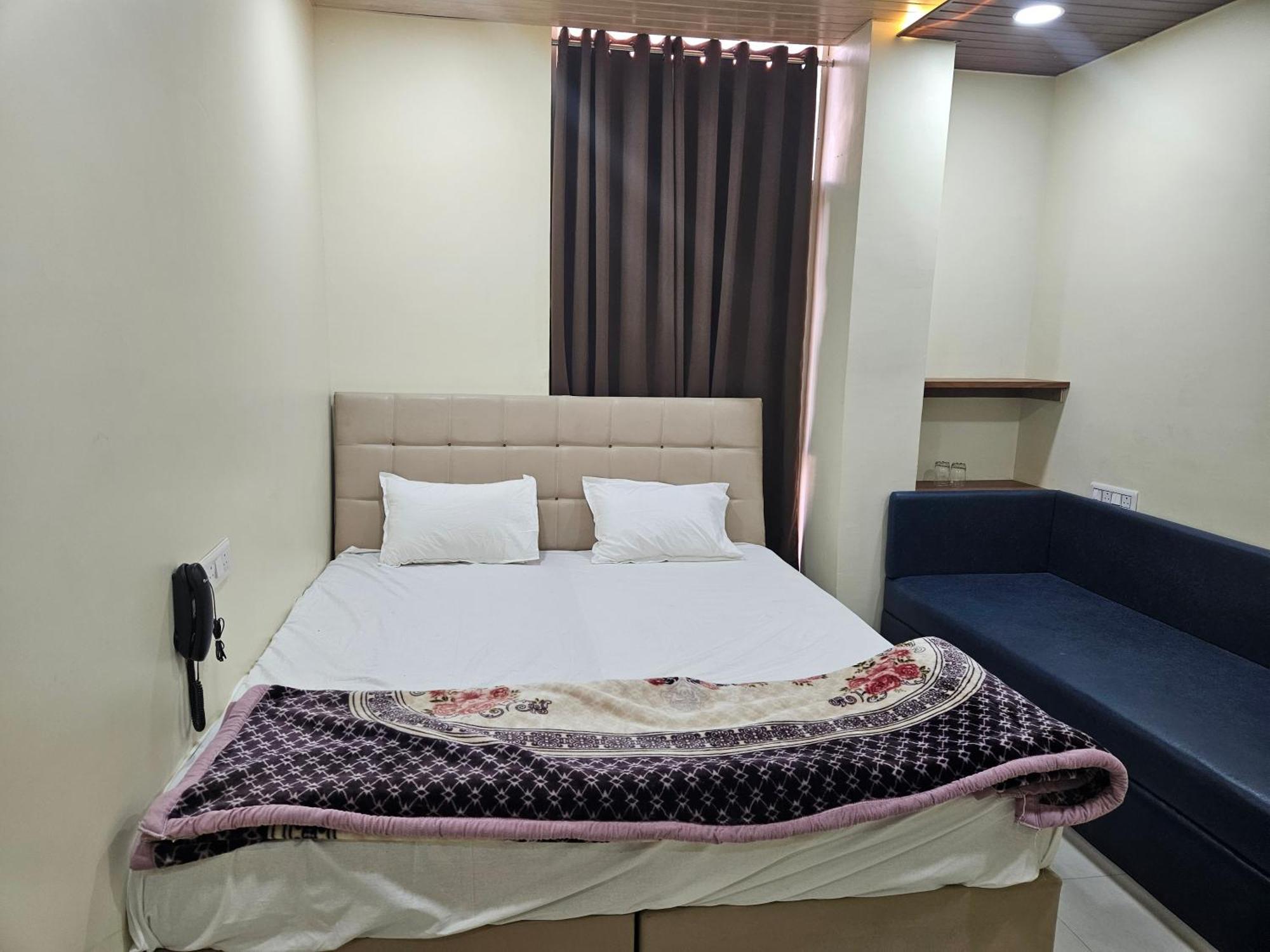 Shri Shiv Ganga Bhakt Niwas Hotel Ujjain Ngoại thất bức ảnh