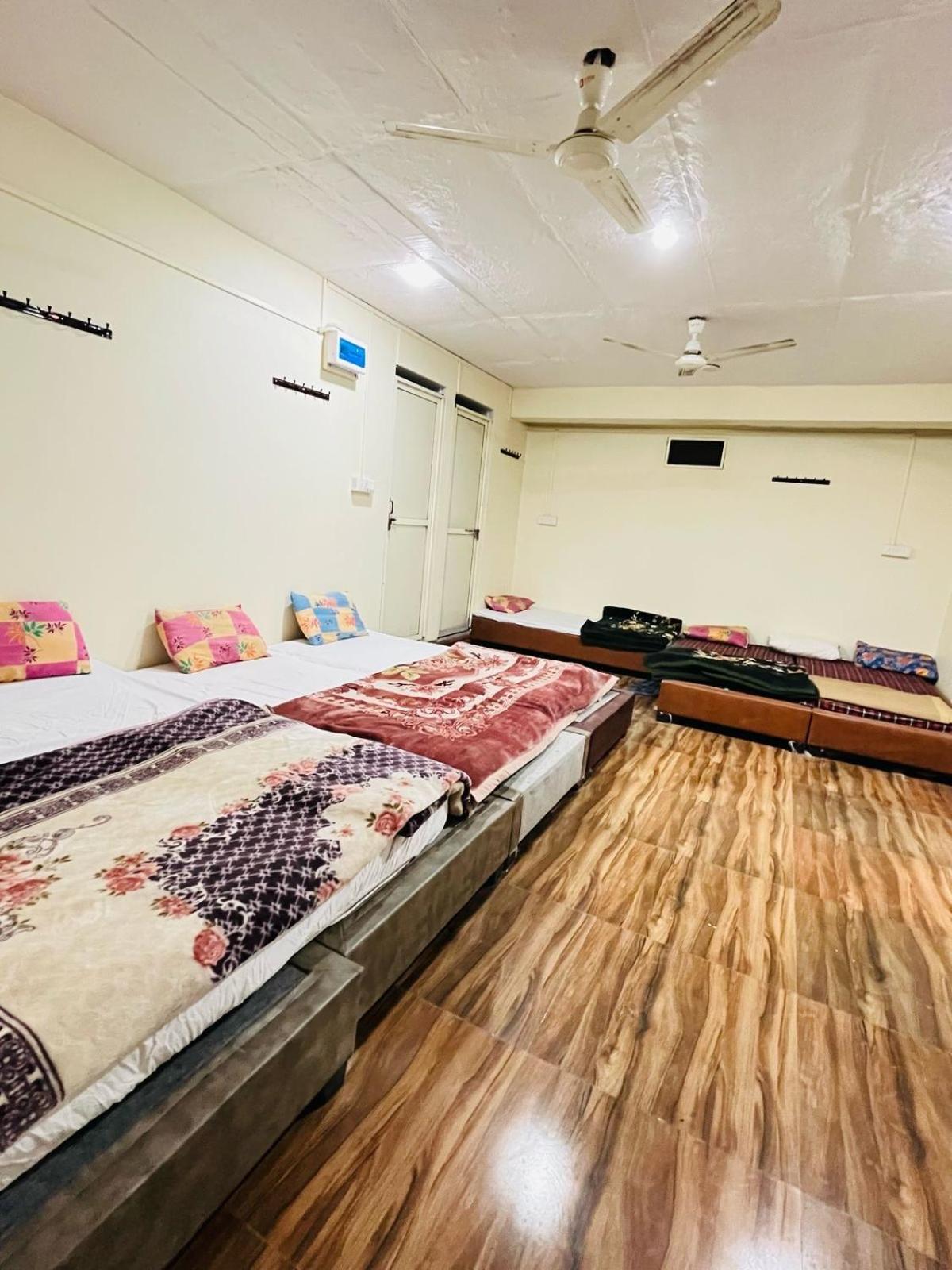 Shri Shiv Ganga Bhakt Niwas Hotel Ujjain Ngoại thất bức ảnh