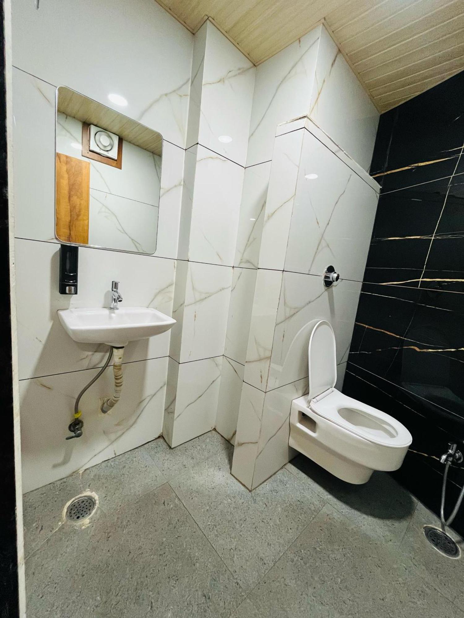 Shri Shiv Ganga Bhakt Niwas Hotel Ujjain Ngoại thất bức ảnh