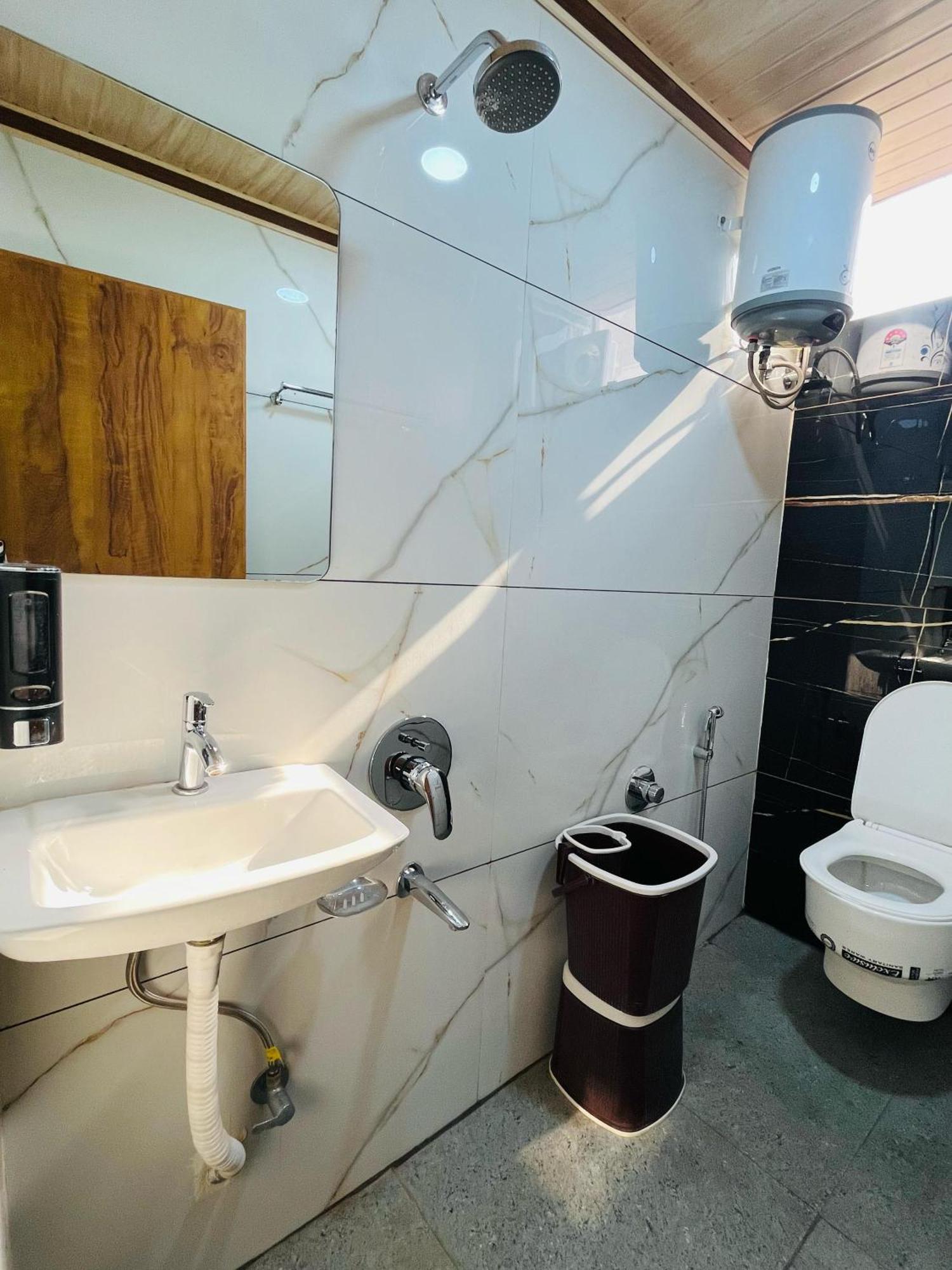 Shri Shiv Ganga Bhakt Niwas Hotel Ujjain Ngoại thất bức ảnh