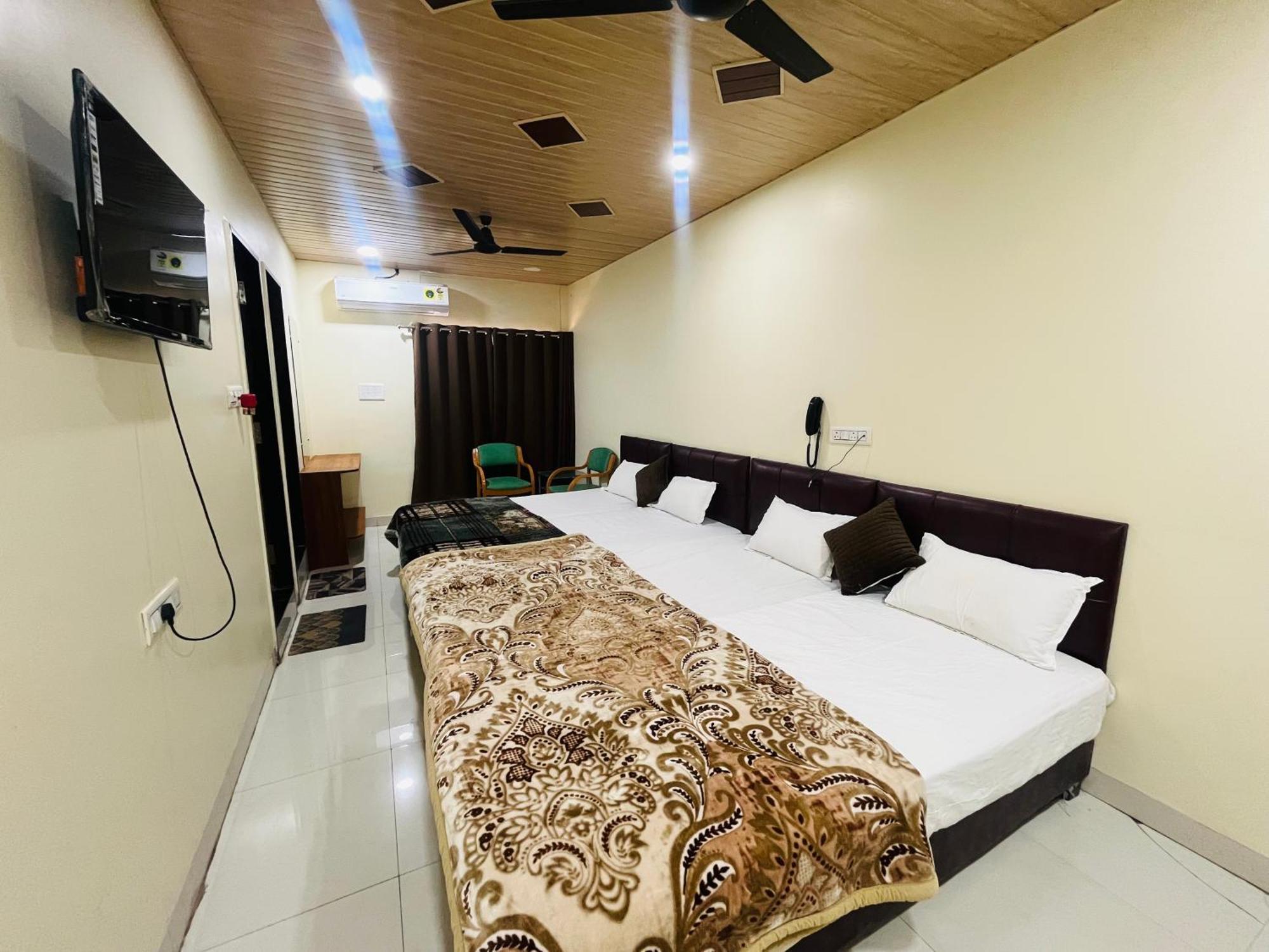 Shri Shiv Ganga Bhakt Niwas Hotel Ujjain Ngoại thất bức ảnh