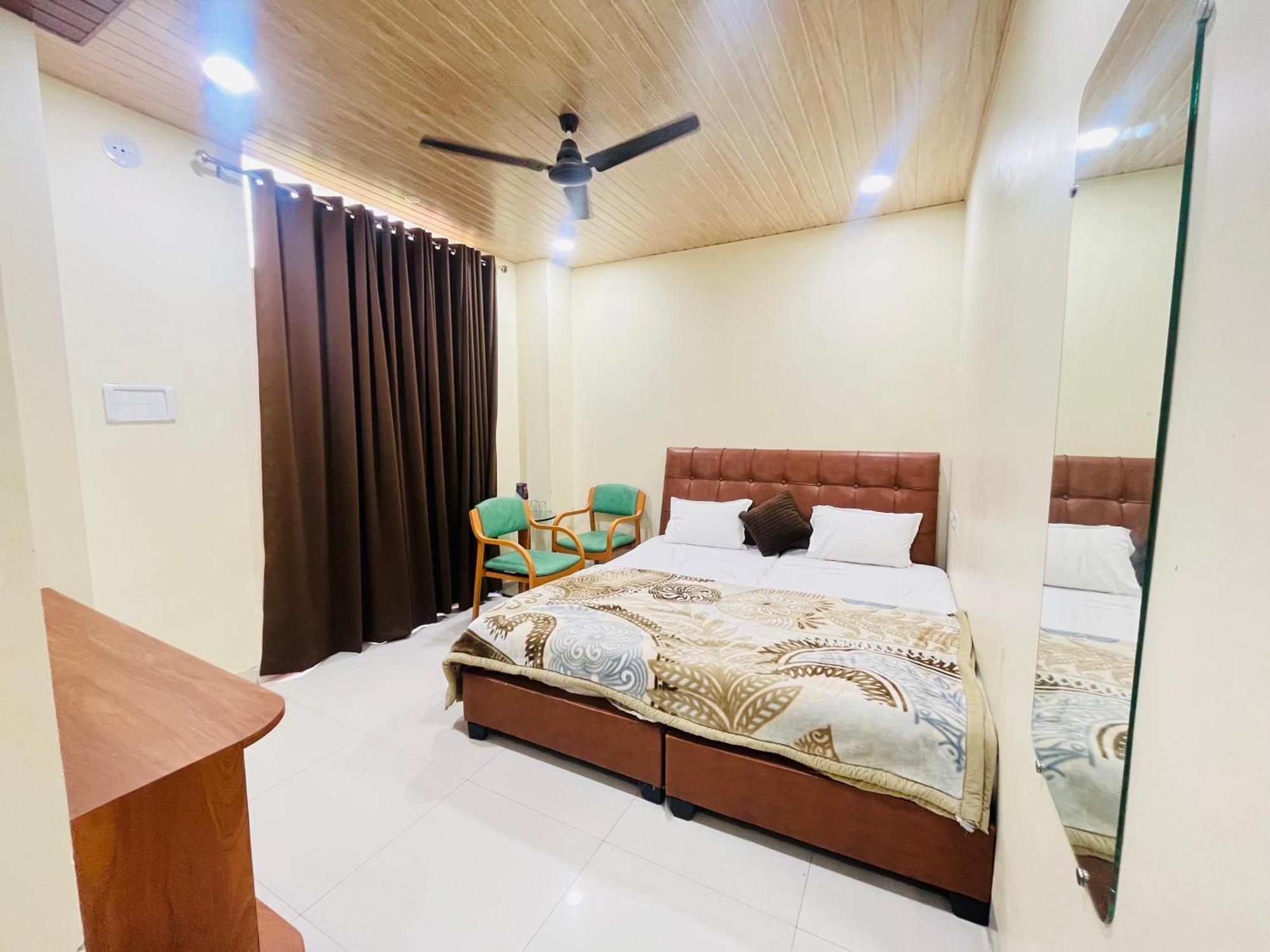 Shri Shiv Ganga Bhakt Niwas Hotel Ujjain Ngoại thất bức ảnh