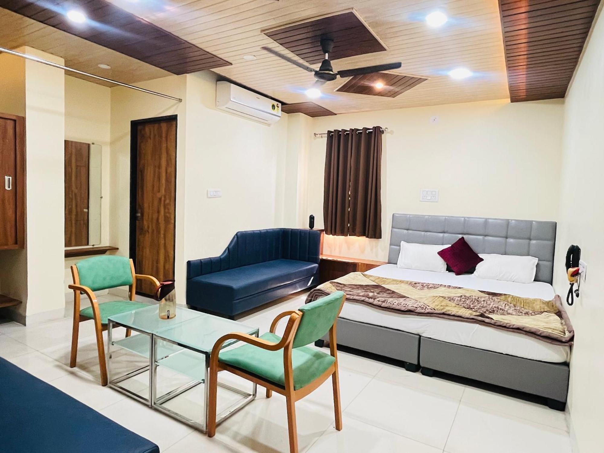 Shri Shiv Ganga Bhakt Niwas Hotel Ujjain Ngoại thất bức ảnh