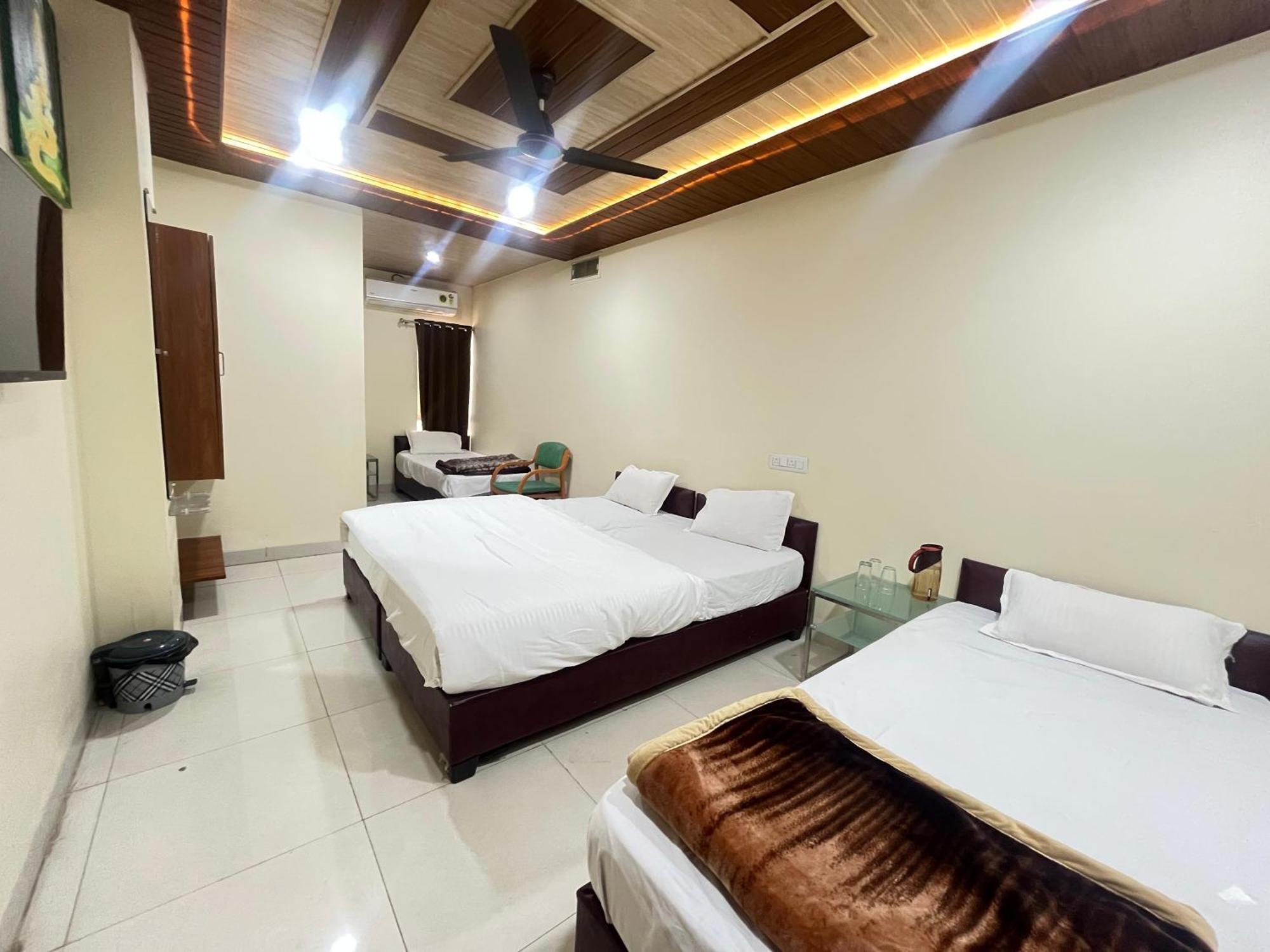 Shri Shiv Ganga Bhakt Niwas Hotel Ujjain Ngoại thất bức ảnh