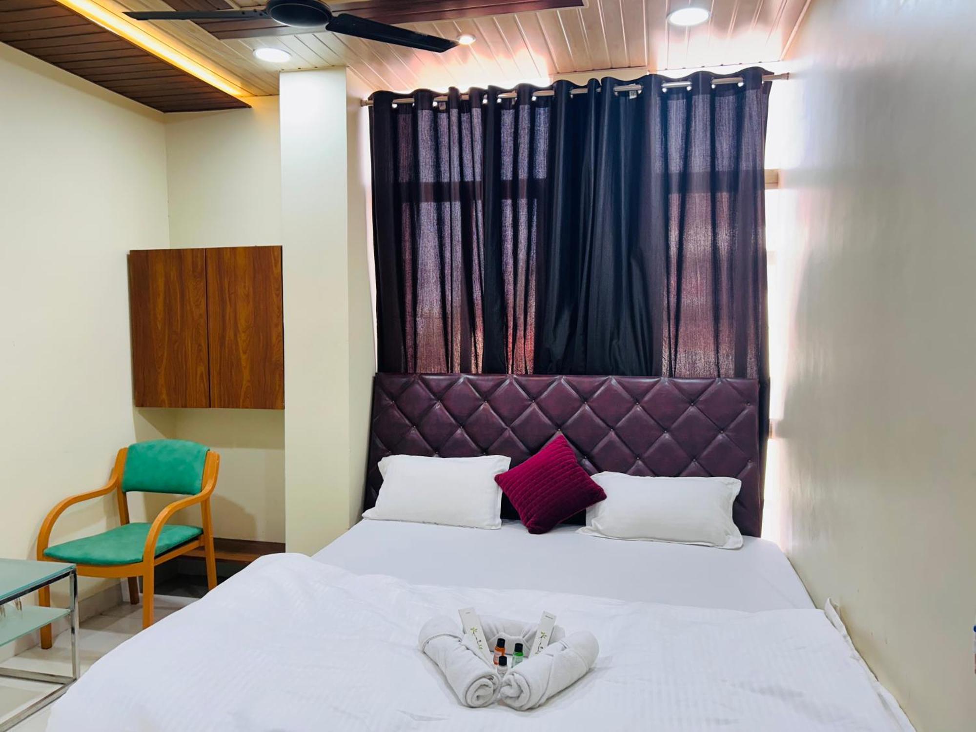 Shri Shiv Ganga Bhakt Niwas Hotel Ujjain Ngoại thất bức ảnh
