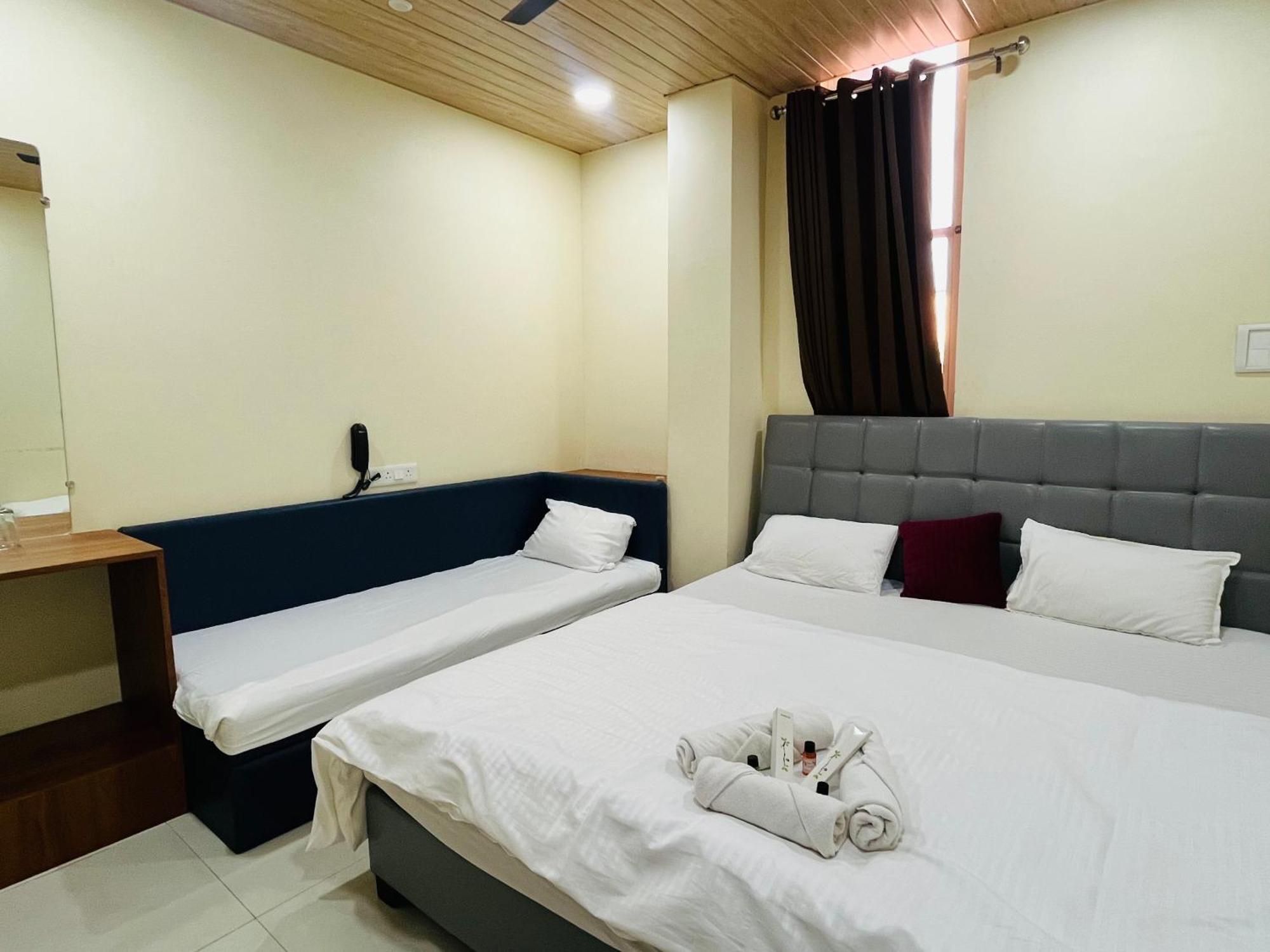 Shri Shiv Ganga Bhakt Niwas Hotel Ujjain Ngoại thất bức ảnh