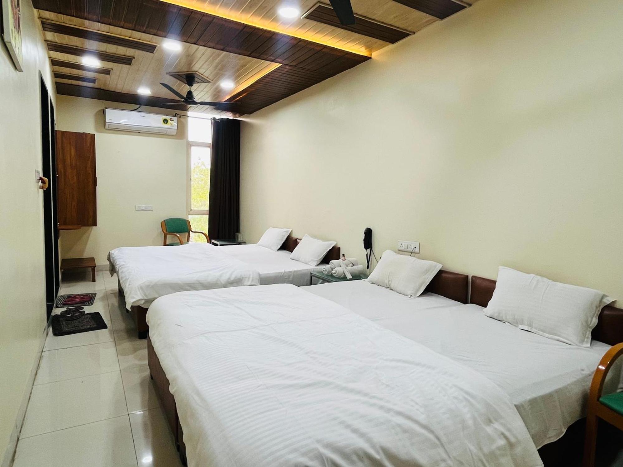 Shri Shiv Ganga Bhakt Niwas Hotel Ujjain Ngoại thất bức ảnh